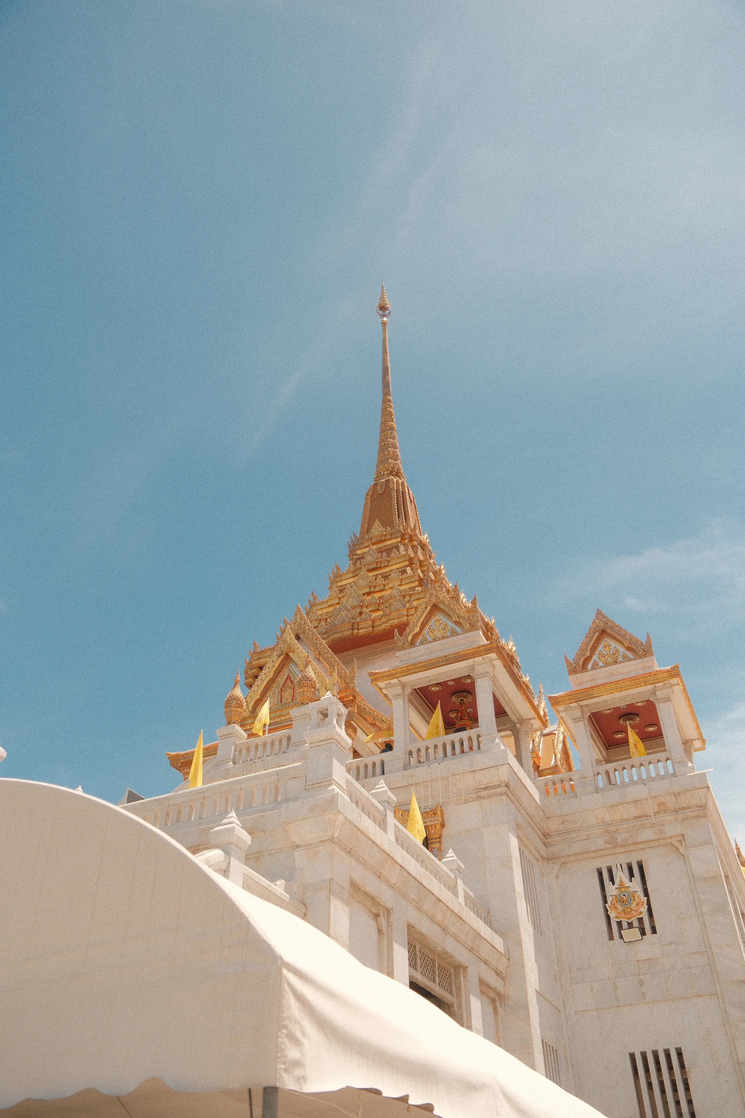 Wat Traimit's white and gold hall from below