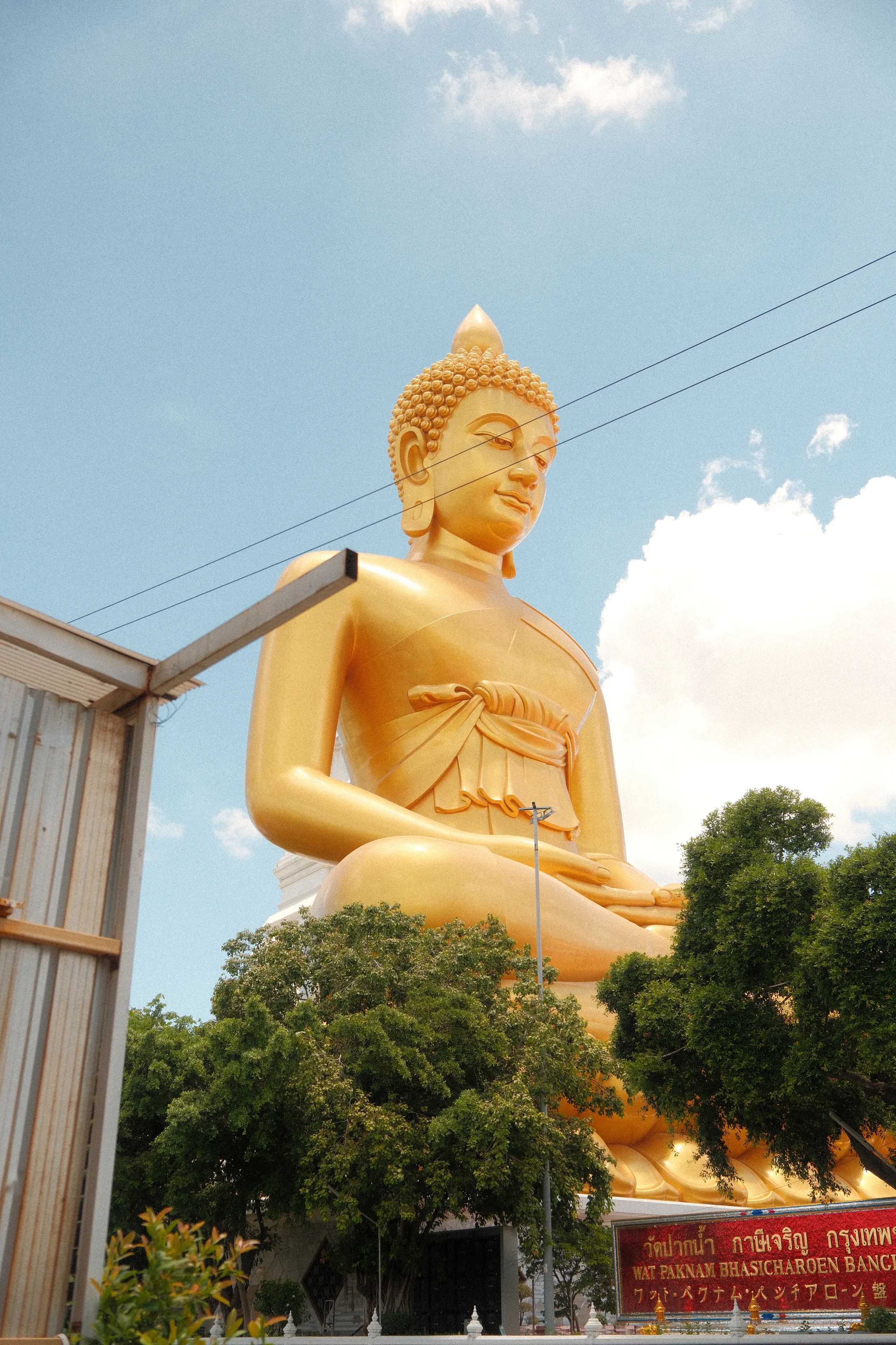 The giant golden Buddha at Wat Paknam